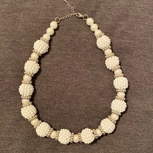 Large and small pearl necklace